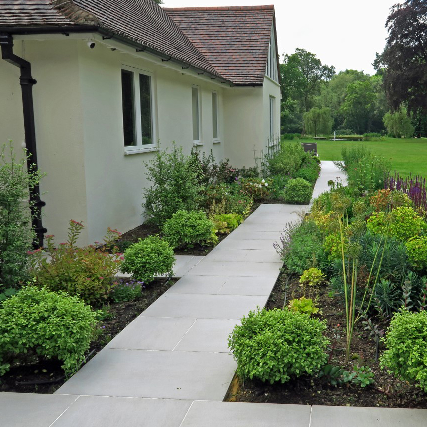 Garden design for entertaining garden in Surrey